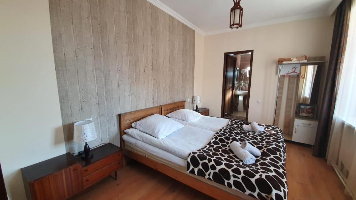 Guest House Sandro Kazbegi Exterior foto